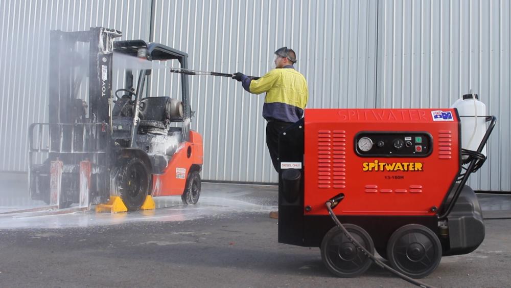 spitwater 13-180h cleaning a forklift