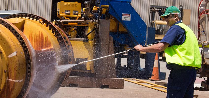 Cleaning mining equipment with a cold water pressure washer
