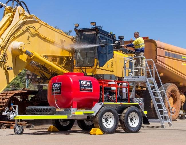 Pressure Cleaning an excavator with a Diesel Trailer Mounted pressure Cleaner
