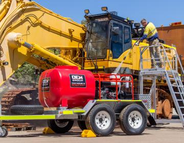 Pressure Cleaning Excavator with Trailer Mounted Pressure Cleaner